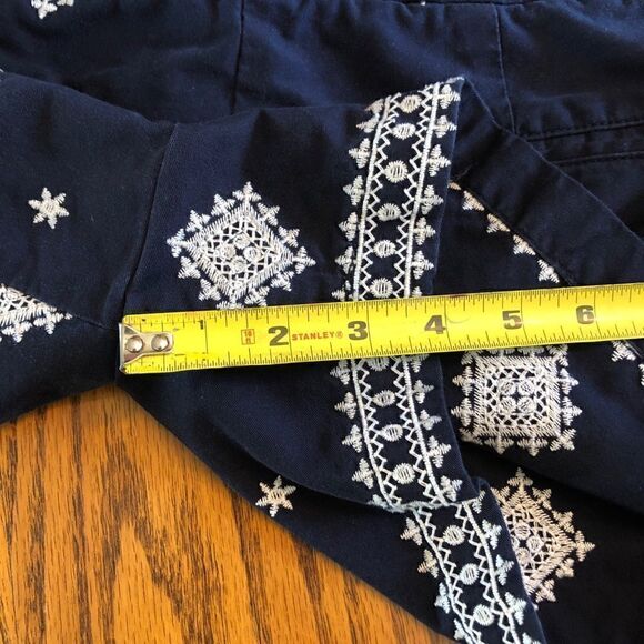 Loft embroidery accented women’s navy shorts size 4 - Picture 3 of 7